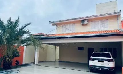 Lindo sobrado com 03 dormitórios, sendo 02 suítes com hidromassagem