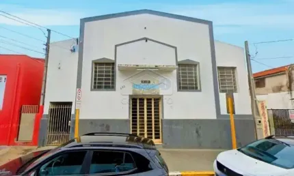 Salão comercial com uma área de 330 metros no centro da cidade