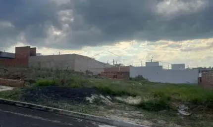 Casa à venda no Residencial Lívia, Botucatu 