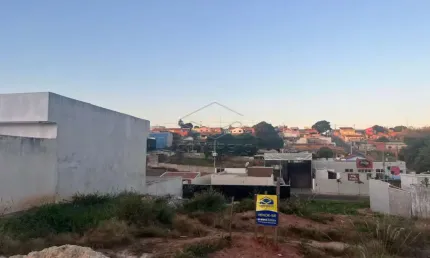 Casa à venda na Vila Antártica, Botucatu 