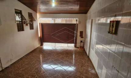 Casa com 03 dormitórios - Próxima ao Confiança Rodoviária