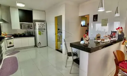 Encantadora Residência de 450m² no Prestigiado Condomínio Vale Florido I