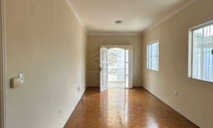 EXCLUSIVIDADE - CASA COM 3 DORMITÓRIOS SENDO 1 SUÍTE, PRÓXIMO AO SESC E TAUSTE DA DUQUE - BAURU/SP
