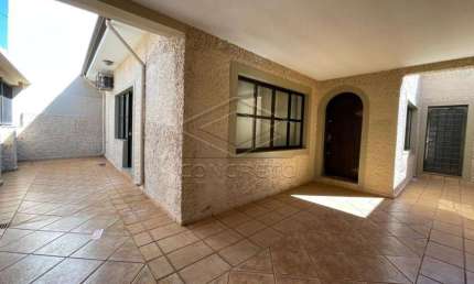 Casa com 2 quartos para alugar no Centro, Jaú 