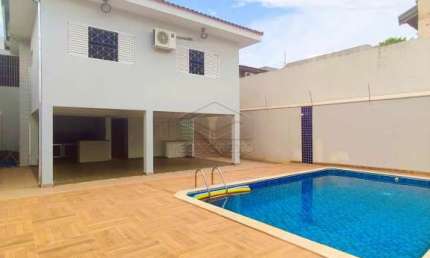 LINDA CASA COM 03 DORMITÓRIOS E PISCINA NO JARDIM AMÉRICA