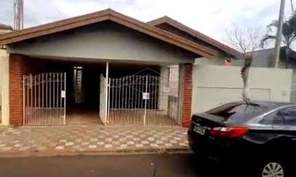 Casa com edícula! Excelente oportunidade para MORAR ou INVESTIR!