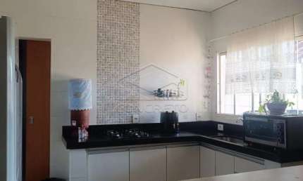 Casa com 3 quartos para alugar no Jardim Ypê, Botucatu 