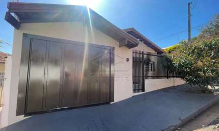 Casa com 3 quartos para alugar na Vila Mamedina, Lençóis Paulista 
