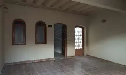 CASA COM 3 DORMITÓRIOS, SENDO 1 SUÍTE, LOCALIZADA PRÓXIMA AO SUPERMER. CONFIANÇA DA CASTELO