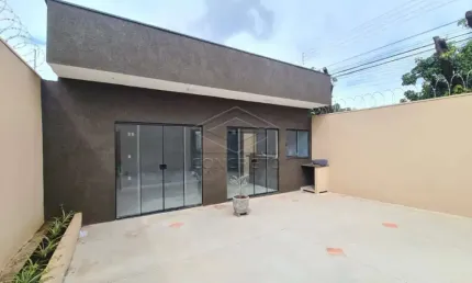 Casa com 3 dormitórios próx do supermercado barracão