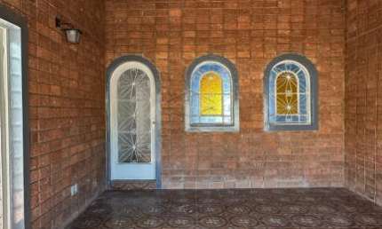 CASA PARA LOCAÇÃO COM 3 QUARTOS SENDO 1 SUÍTE, À 550M² DA COMENDADOR - BAURU/SP