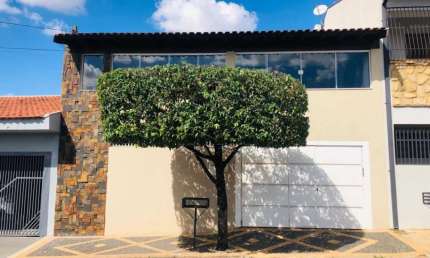 Casa com 3 quartos para alugar na Cidade Jardim, Bauru 