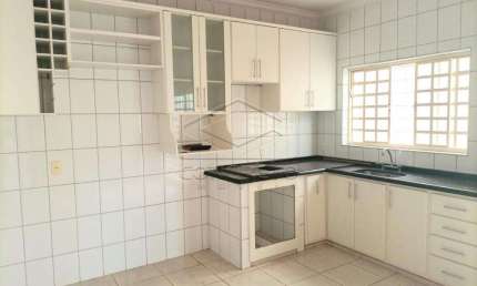 Casa com 3 quartos para alugar no Jardim Morumbi, Lençóis Paulista 