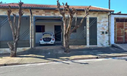 Casa à venda - segura, espaçosa e com edícula completa - Pousada Esperança II
