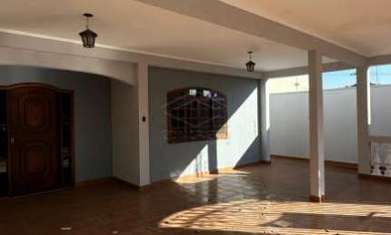 SOBRADO COM 5 DORMITÓRIOS, SENDO 1 SUÍTE. EXCELENTE LOCALIZAÇÃO, PRÓXIMO À UNISAGRADO E UNINOVE. VILA MARACY, BAURU/SP