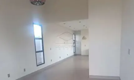 Imóvel localizado em condominio fechado, de alto padrão