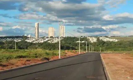 Terreno em condomínio fechado à venda na Vila Serrão, Bauru 