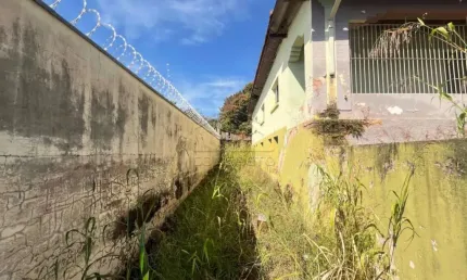 Ótima área de terreno, oportunidade de negócios comerciais!