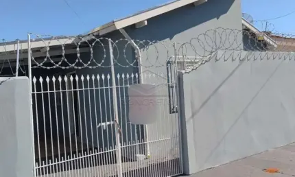 LINDA CASA COM 2 DORMITÓRIOS EM EXCELENTE LOCALIZAÇÃO