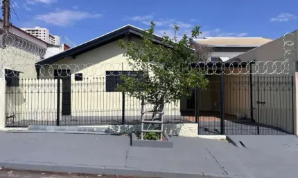 Casa com 3 quartos para alugar no Núcleo Residencial Presidente Geisel, Bauru 