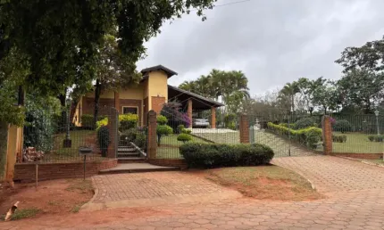 Casa térrea com terreno de 3.000 m² e 585 m² de área construída - shangrilá