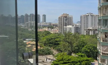 Quatro Paredes vende - Barra da tijuca - Parque das Rosas - Apto composto