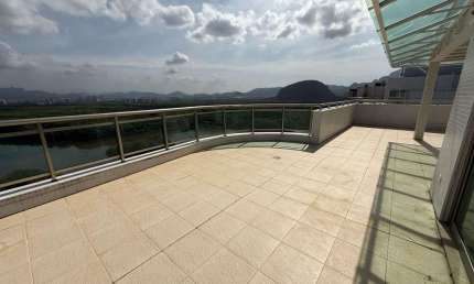 Cobertura Exclusiva com Vista Deslumbrante para a Lagoa e Toda a Península – Condomínio Saint Barth, Barra da Tijuca