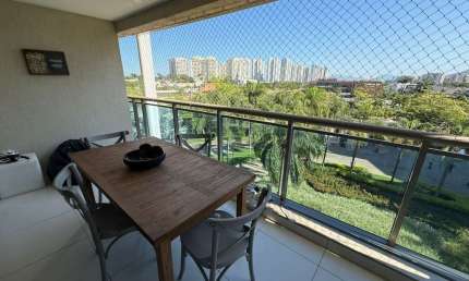 Quatro Paredes Vende: Sofisticação e Exclusividade no Santa Mônica Jardins – Barra da Tijuca 4 suítes c/ varanda + dep