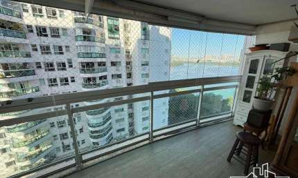 Quatro Paredes Imobiliária Vende – Península Fit  Apartamento impecável à venda no Península Fit! Unidade de 3 qts sendo 1 suíte, 100m2, localizada em
