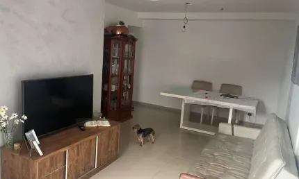 Quatro Paredes vende excelente apartamento na ABM – Associação Bosque Marapendi, com direito a clube exclusivo e ônibus para o centro da cidade, shopp