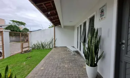 Casa com 4 quartos à venda na Cônego Thomaz Fontes, 109, Santa Mônica, Florianópolis, 194 m2 por R$ 1.950.000