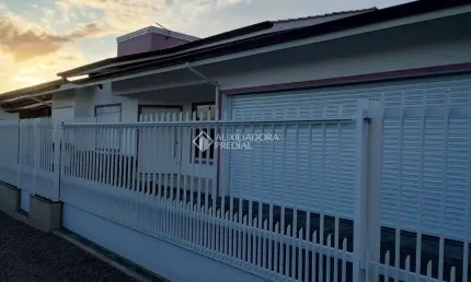 Casa com 3 quartos à venda na Servidão Nelzi Francisco, 28, Areias de Baixo, Governador Celso Ramos, 203 m2 por R$ 1.100.000