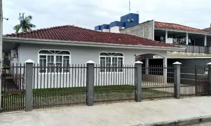 Casa com 3 quartos à venda no Iririú, Joinville 