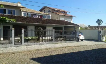 Casa no floresta com 3 quartos para locação, 143 m²