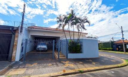 Casa disponível para locação no Jardim América próximo a Av. Getúlio Vargas em Bauru-SP