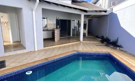 Casa disponível para locação no Residencial Villaggio II em Bauru-SP