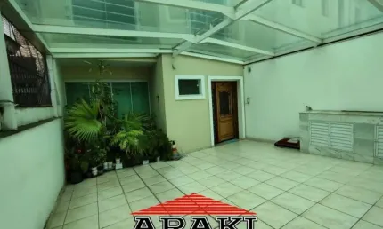 Espaçosa Residência Reformada com Ótima Localização!