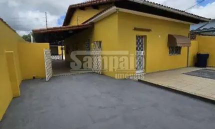 Ótima casa avarandada de 03 quartos em campo grande