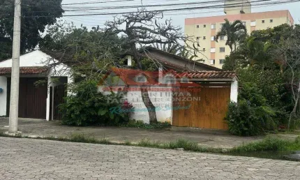 Ampla casa térrea  com 04 quartos + salão comercial - Porto Novo- Caraguatatuba/SP