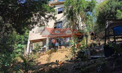 Imóvel com ótimo potencial em Ilhabela, sete dormitórios sendo três suítes.