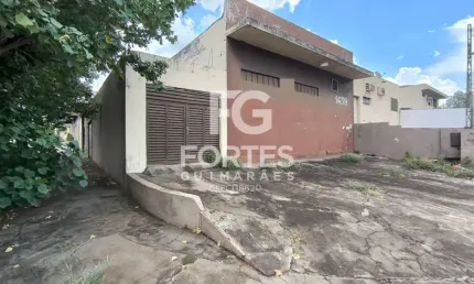 Salão Comercial de esquina com 210m² de área total construída, em um terreno de 274m², de frente para avenida Luiz Galvão Cesar, com 2 salões sendo um com laje e revestimento nas paredes, um com forro