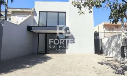 Salão comercial com 263m² em vão livre e pé direito duplo, fachada com vitrine + mezanino, ao lado da avenida joão fiusa;