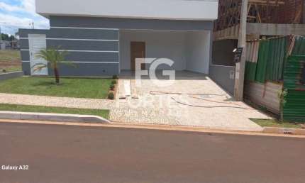 Casa com 03 Quartos de 144m² no Bairro Quinta da Mata!