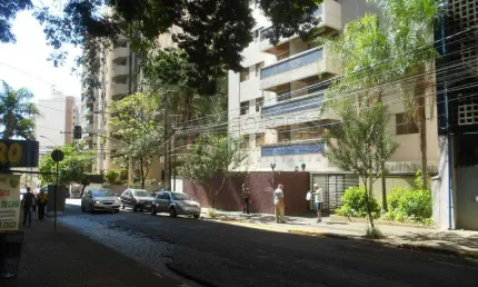 Salão Comercial com 728 m² de área construída no Bairro do Centro!