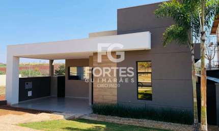 Casa em Condomínio fechado com 3 Suítes no Bairro Vila do Golf!