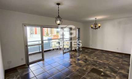 Apartamento 167m² com 3 quartos sendo 1 suíte, com armários sendo 1 closet e ventiladores de teto, ao lado do Shopping Santa Úrsula e próximo dos hospitais HC, São Francisco (Hapvida) e Nova Bene (Ben