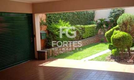Casa 4 Quartos com 266 m² de área construída no Bairro Centro!