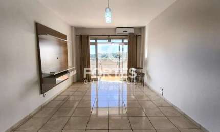 Apartamento 114m² com 3 quartos sendo 2 com armários e ventiladores de teto e 1 com ar condicionado, no Centro e próximo do Shopping Santa Úrsula;