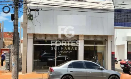 Salão Comercial com 300m² sendo área principal em vão livre e fachada com vitrine, na avenida Da Saudade;
