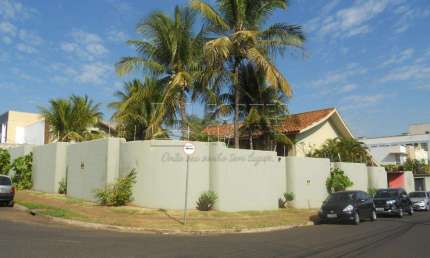 Casa Comercial de 4 Suítes com 709,99m² para locação no Alto da Boa Vista